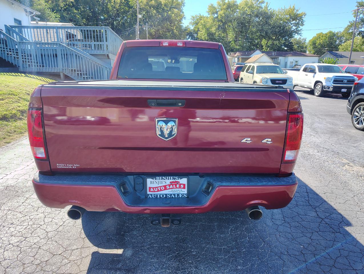 RAM 1500 Tradesman Quad Cab 4WD 2015