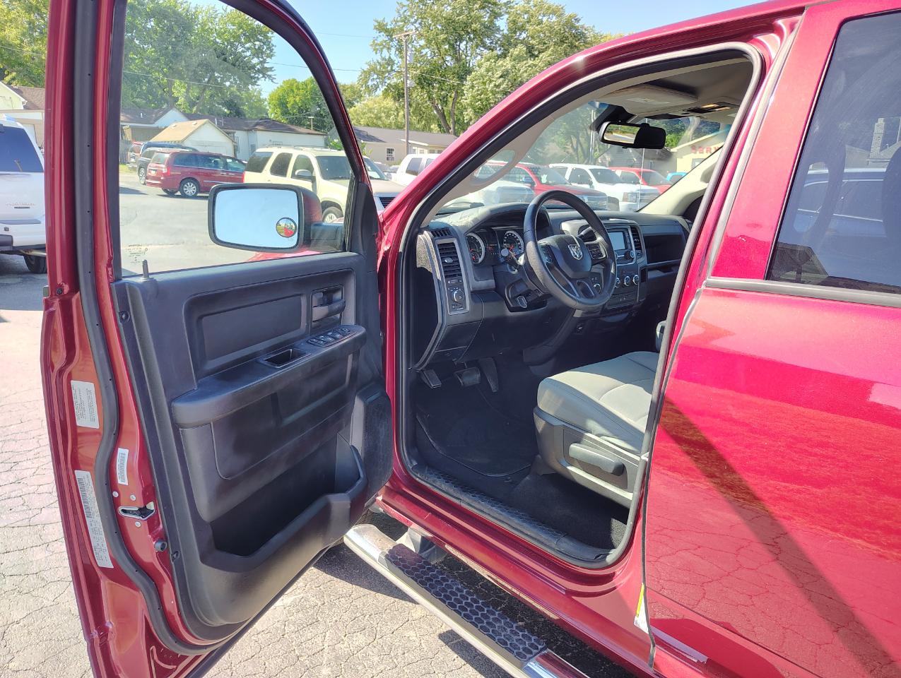 RAM 1500 Tradesman Quad Cab 4WD 2015