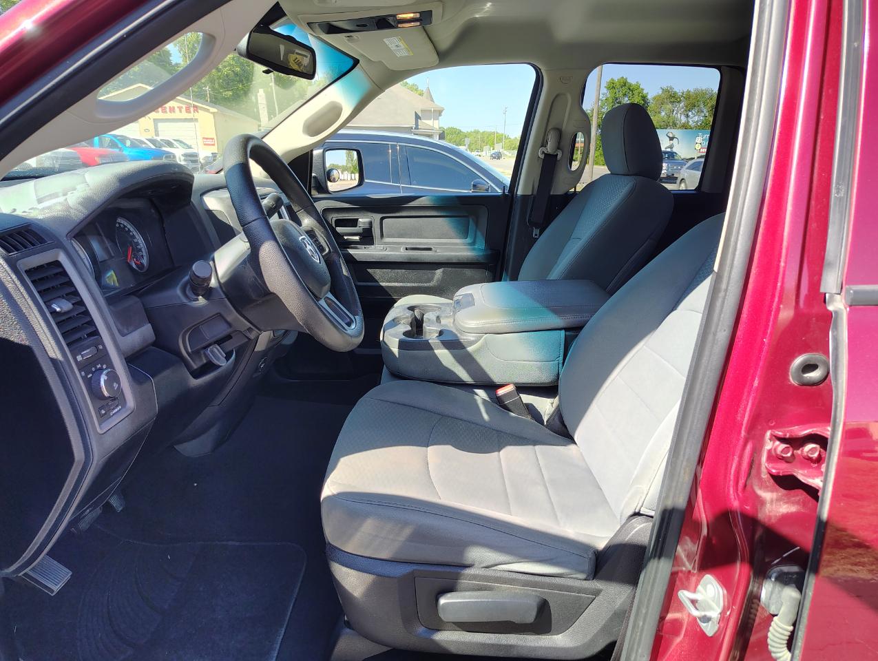 RAM 1500 Tradesman Quad Cab 4WD 2015