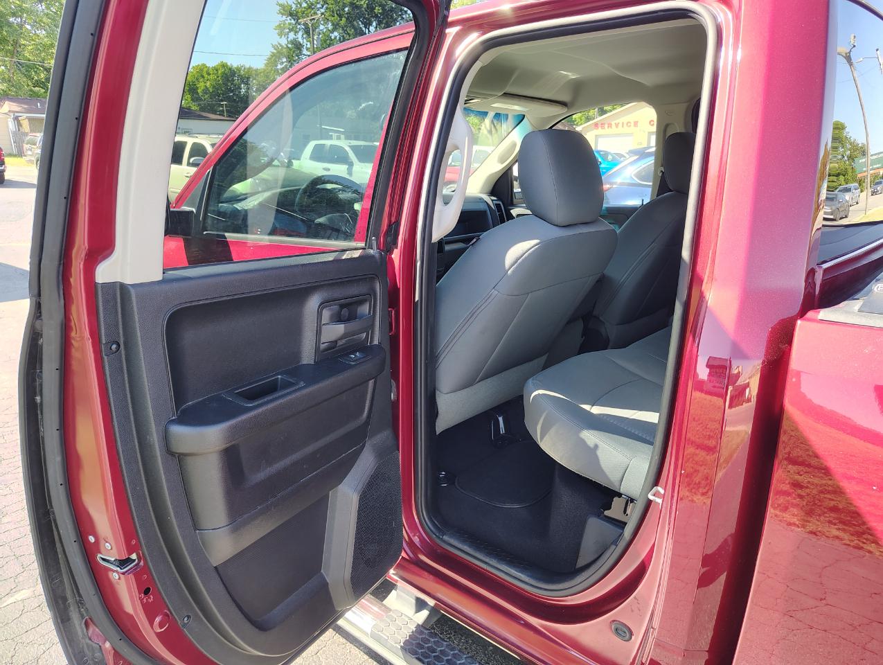 RAM 1500 Tradesman Quad Cab 4WD 2015