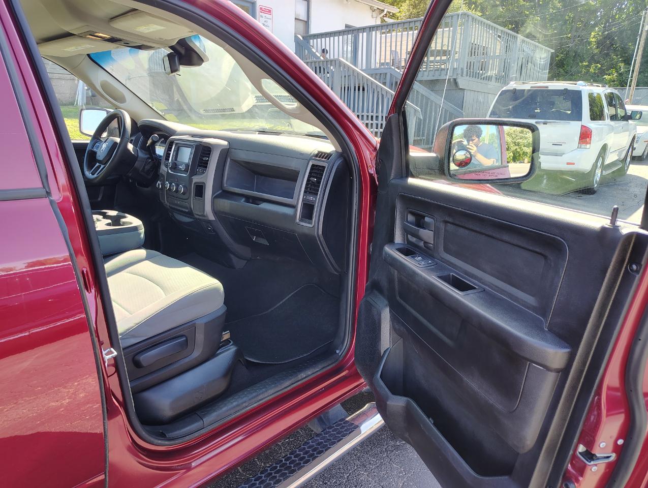 RAM 1500 Tradesman Quad Cab 4WD 2015