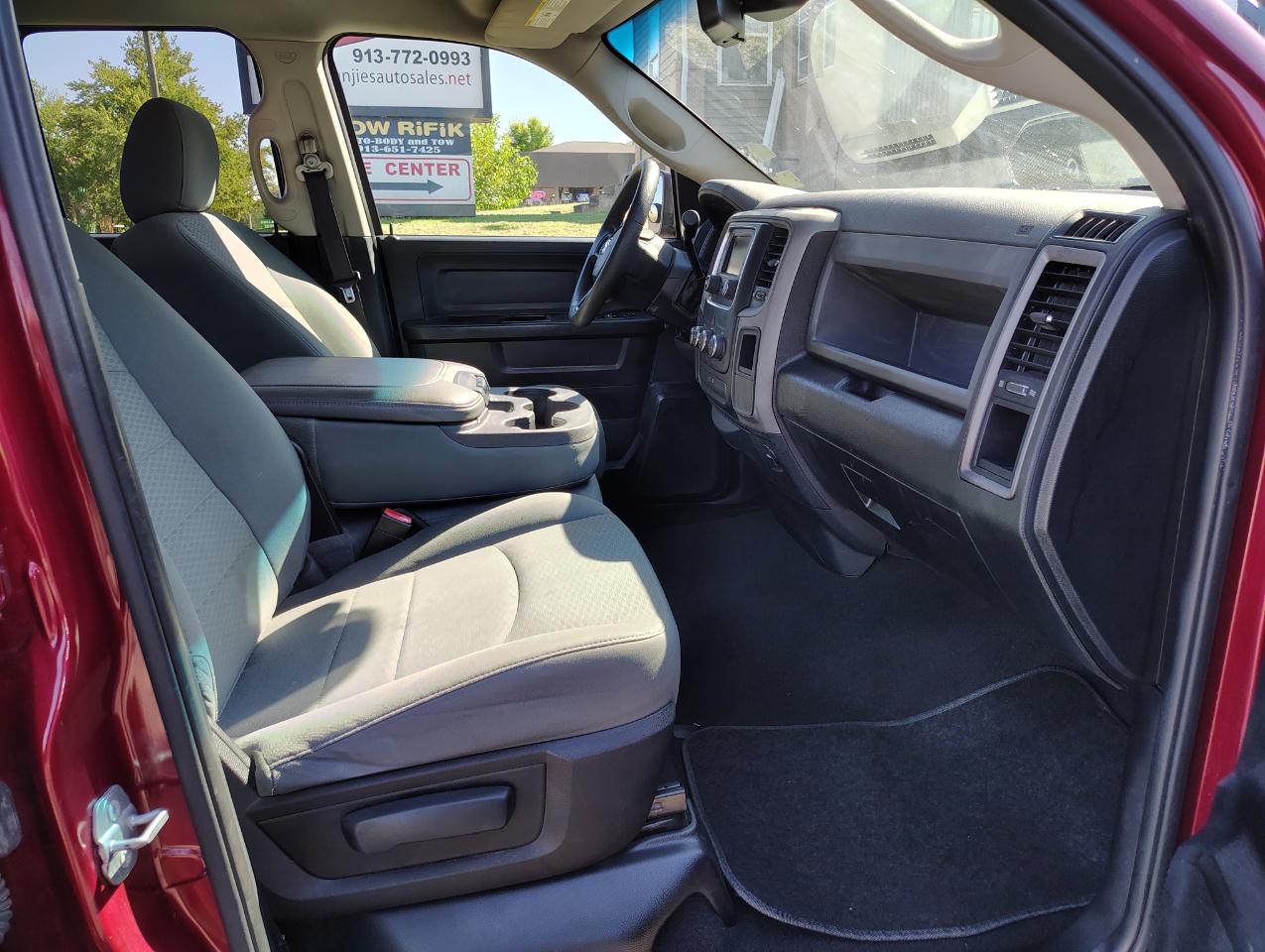RAM 1500 Tradesman Quad Cab 4WD 2015