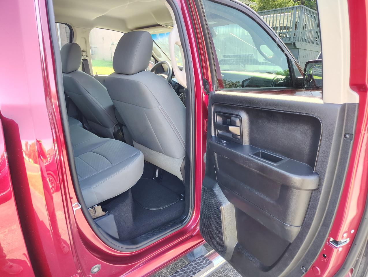 RAM 1500 Tradesman Quad Cab 4WD 2015