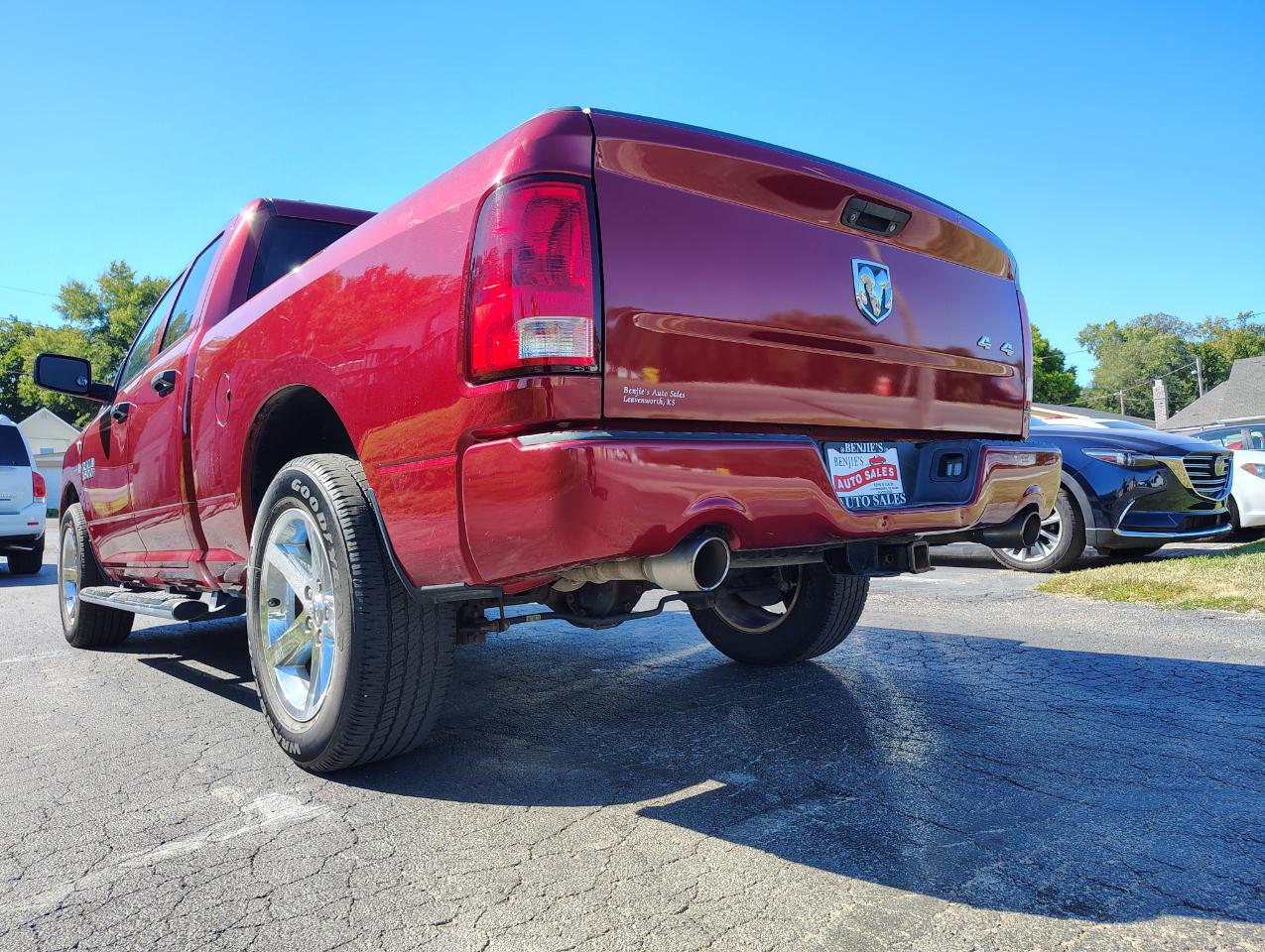 RAM 1500 Tradesman Quad Cab 4WD 2015