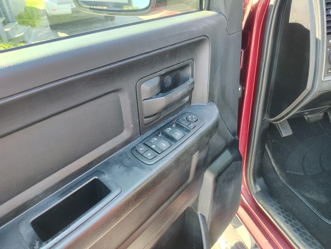 RAM 1500 Tradesman Quad Cab 4WD 2015