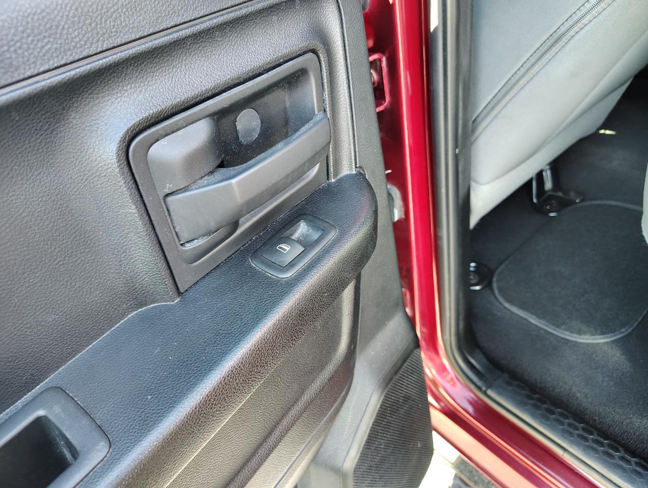 RAM 1500 Tradesman Quad Cab 4WD 2015