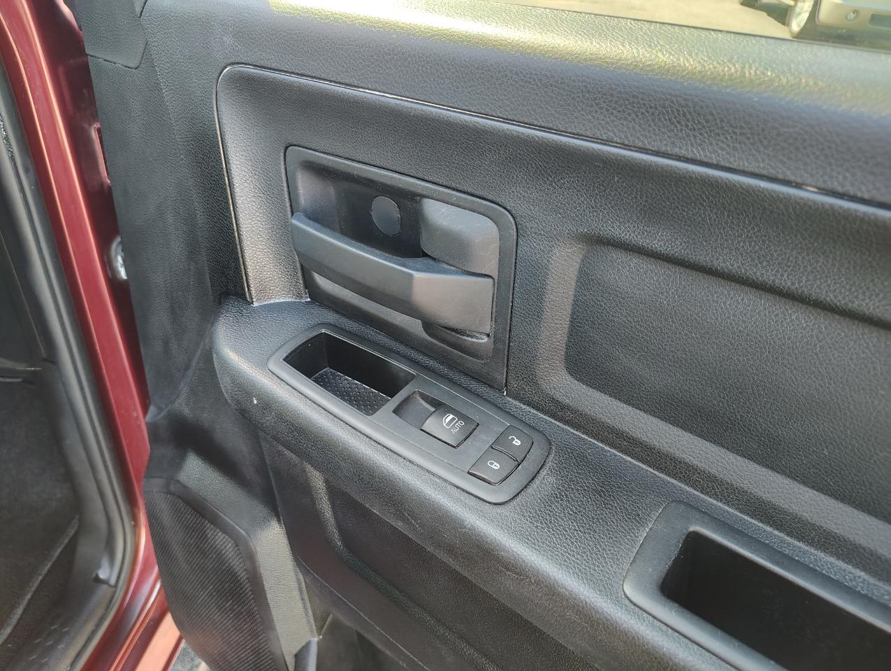 RAM 1500 Tradesman Quad Cab 4WD 2015