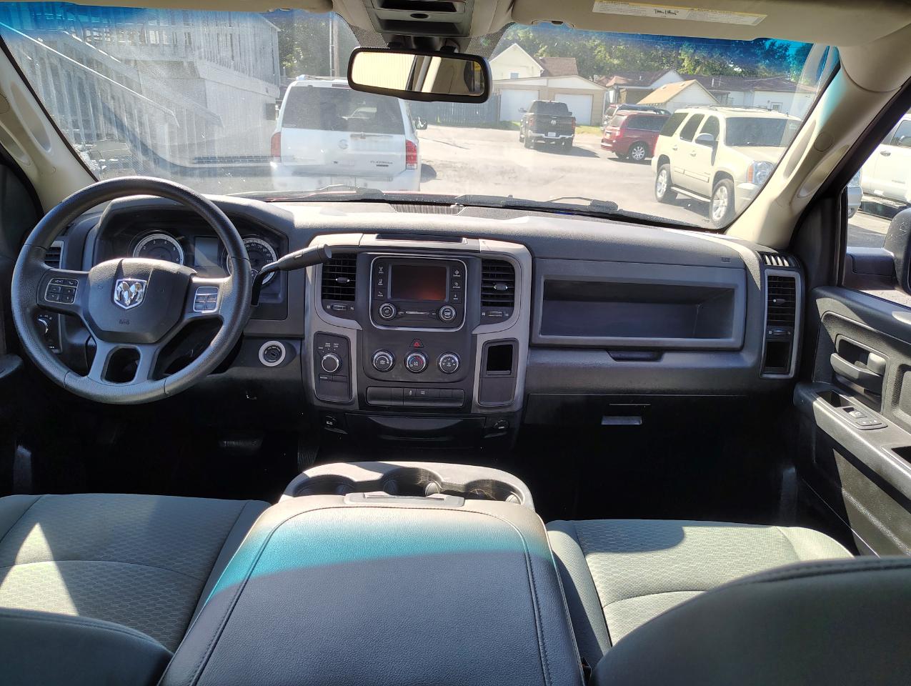 RAM 1500 Tradesman Quad Cab 4WD 2015
