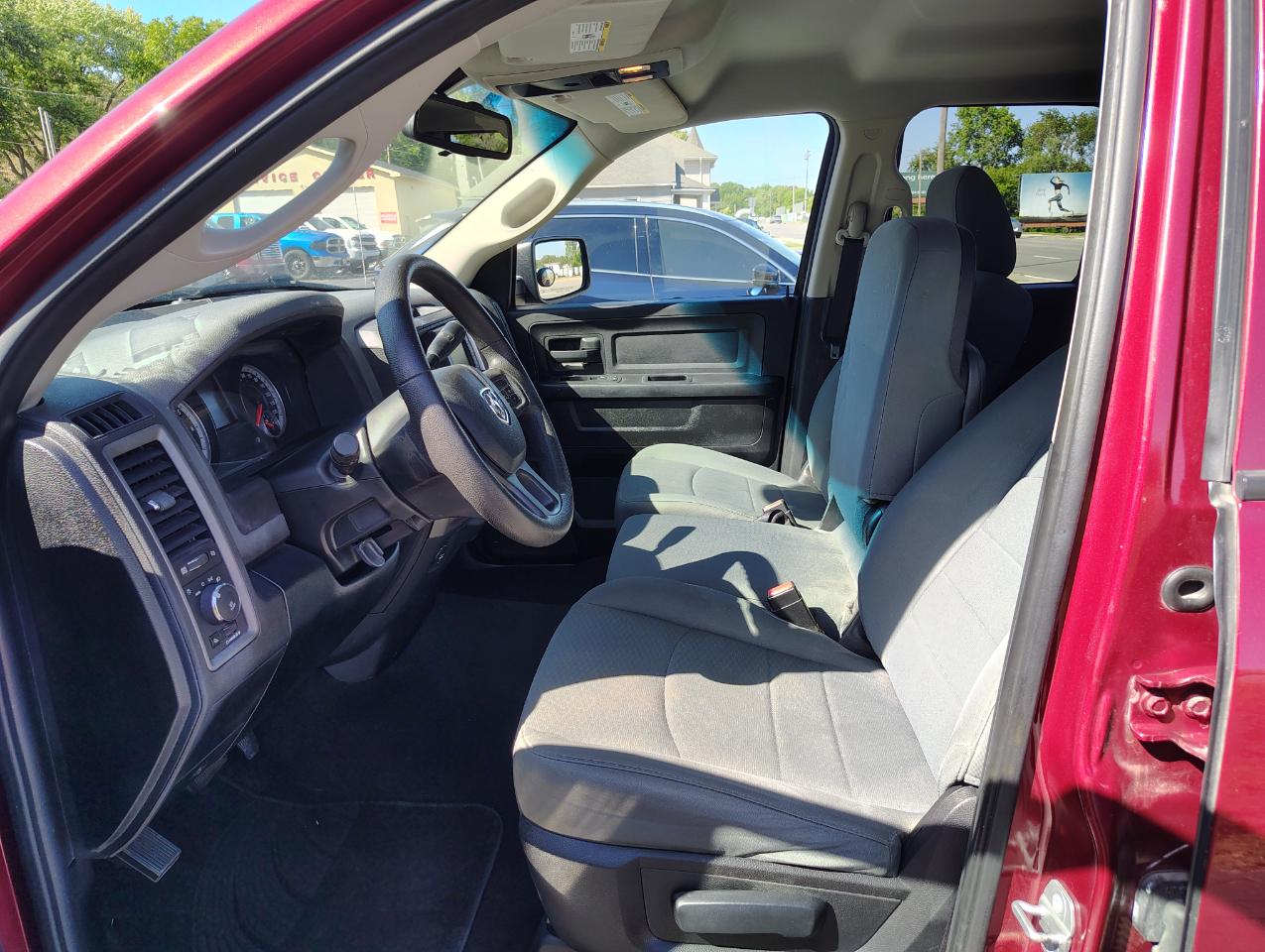 RAM 1500 Tradesman Quad Cab 4WD 2015