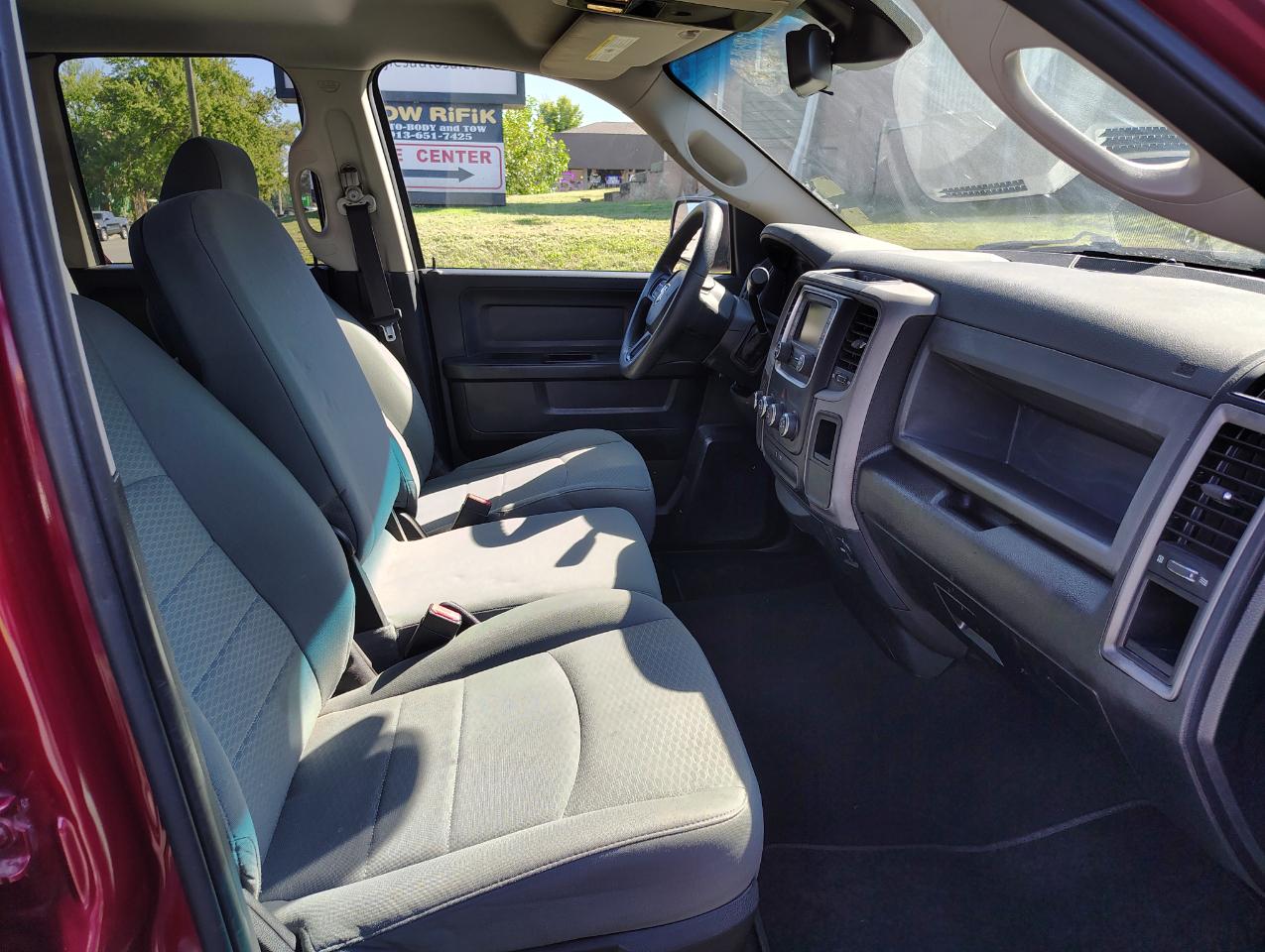 RAM 1500 Tradesman Quad Cab 4WD 2015