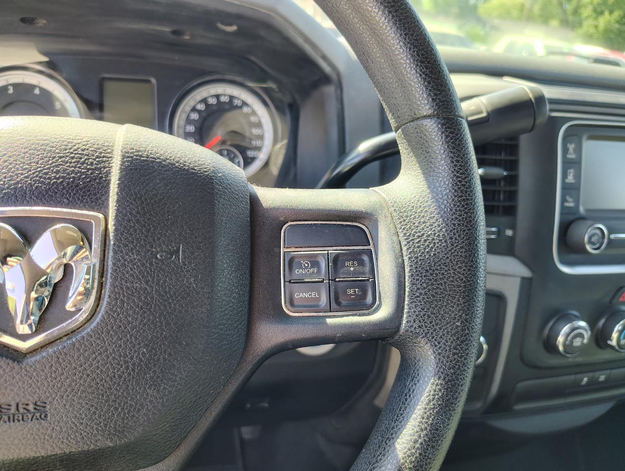 RAM 1500 Tradesman Quad Cab 4WD 2015