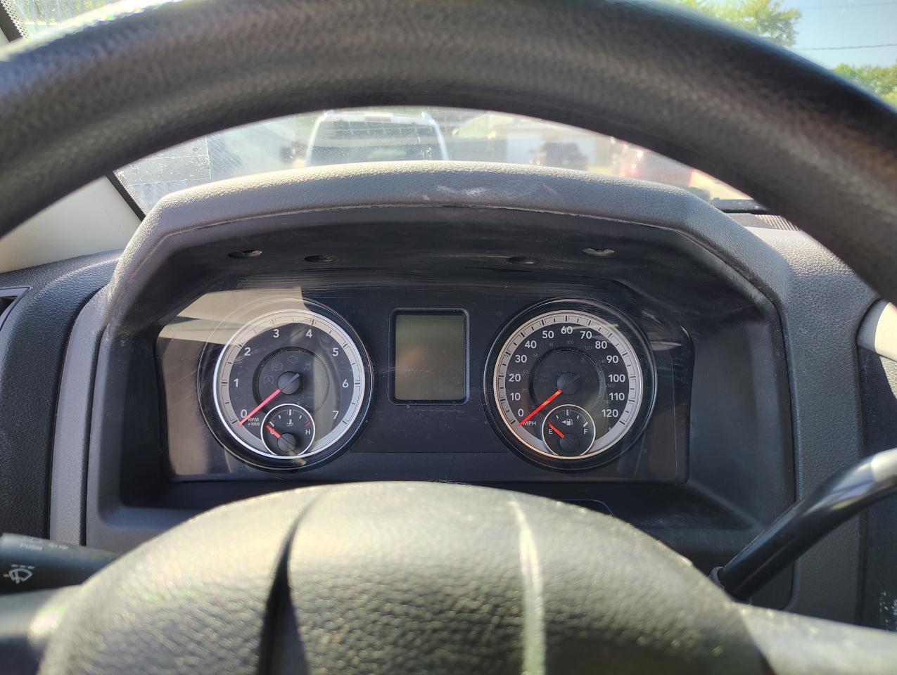 RAM 1500 Tradesman Quad Cab 4WD 2015
