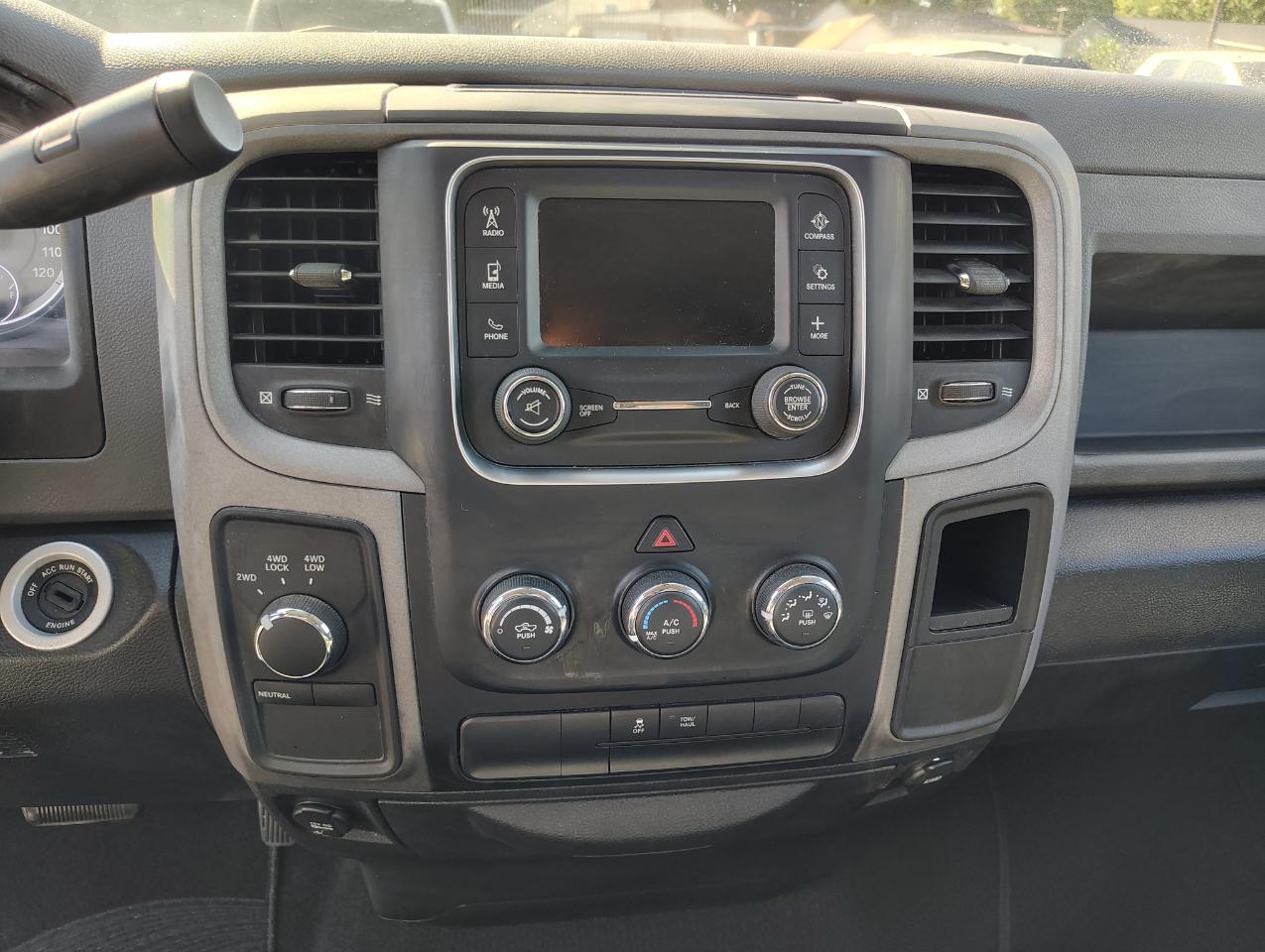 RAM 1500 Tradesman Quad Cab 4WD 2015