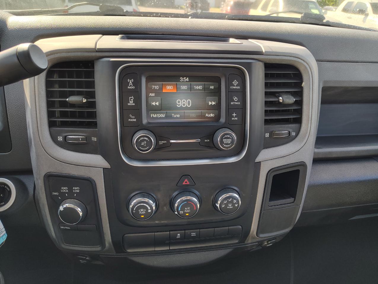 RAM 1500 Tradesman Quad Cab 4WD 2015