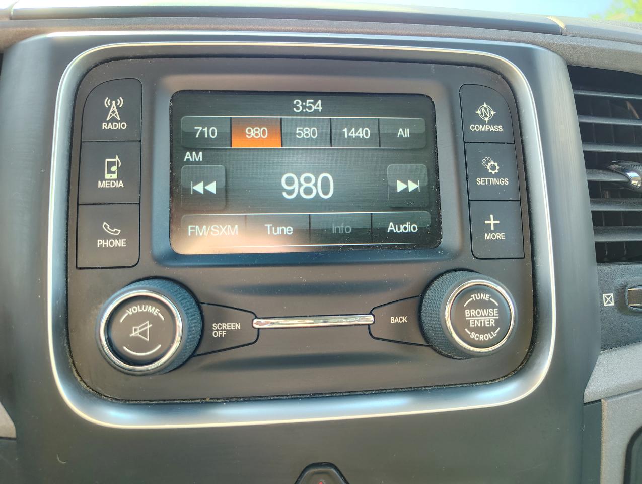 RAM 1500 Tradesman Quad Cab 4WD 2015