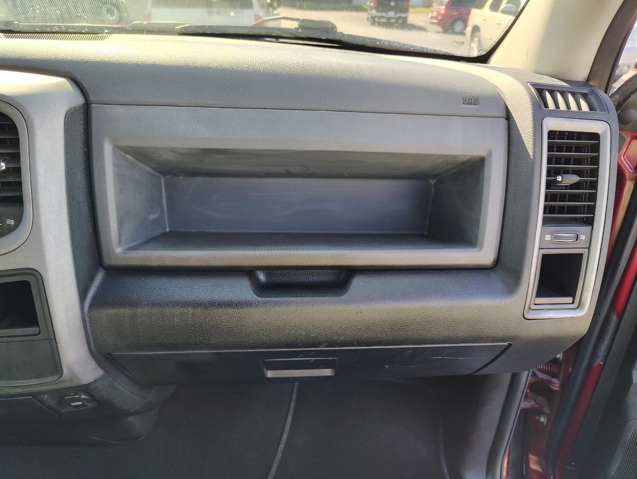 RAM 1500 Tradesman Quad Cab 4WD 2015