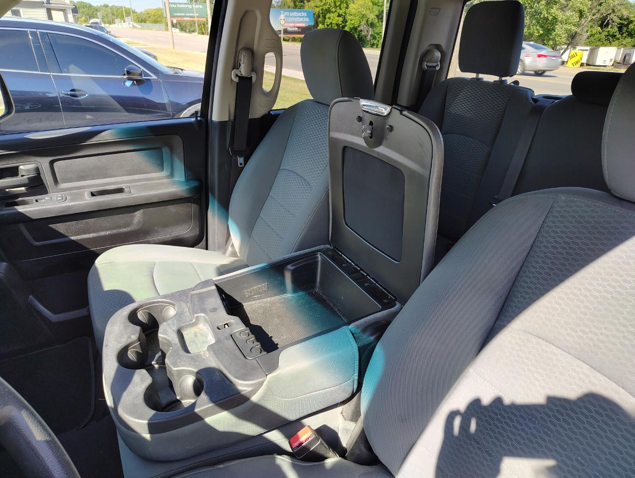RAM 1500 Tradesman Quad Cab 4WD 2015