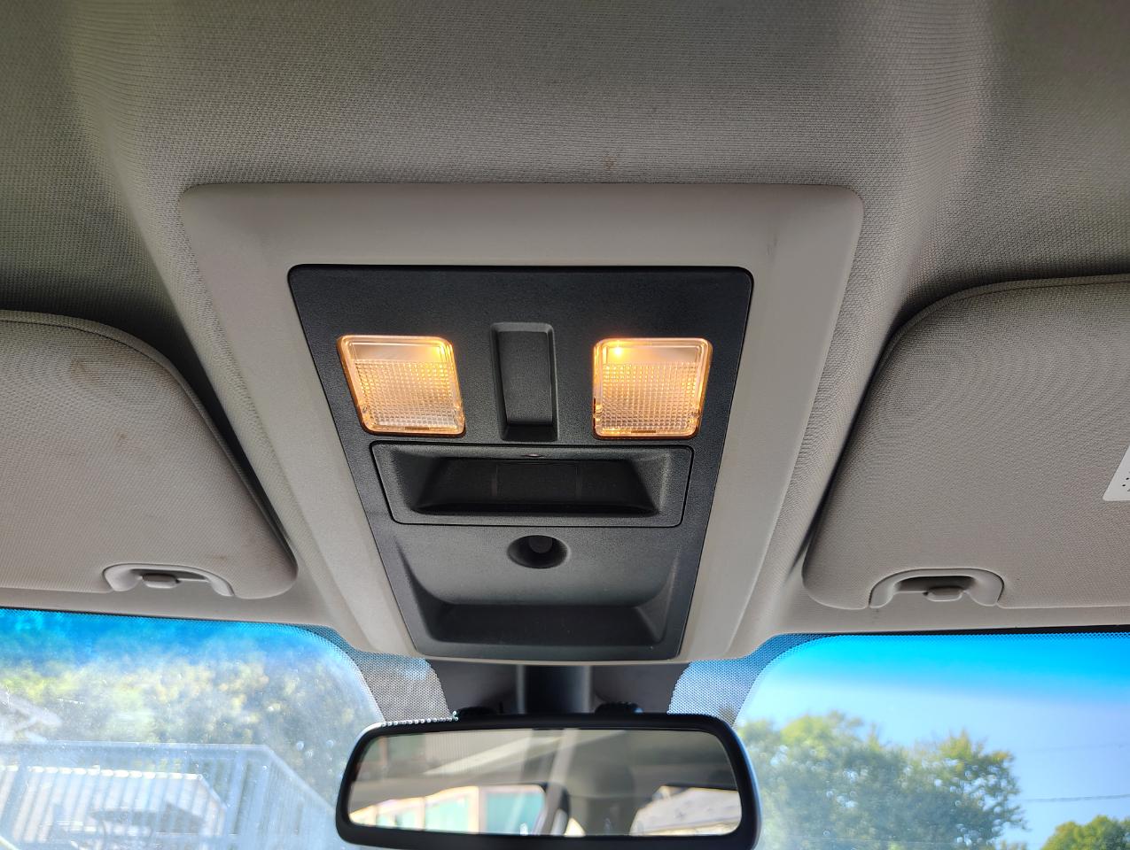 RAM 1500 Tradesman Quad Cab 4WD 2015