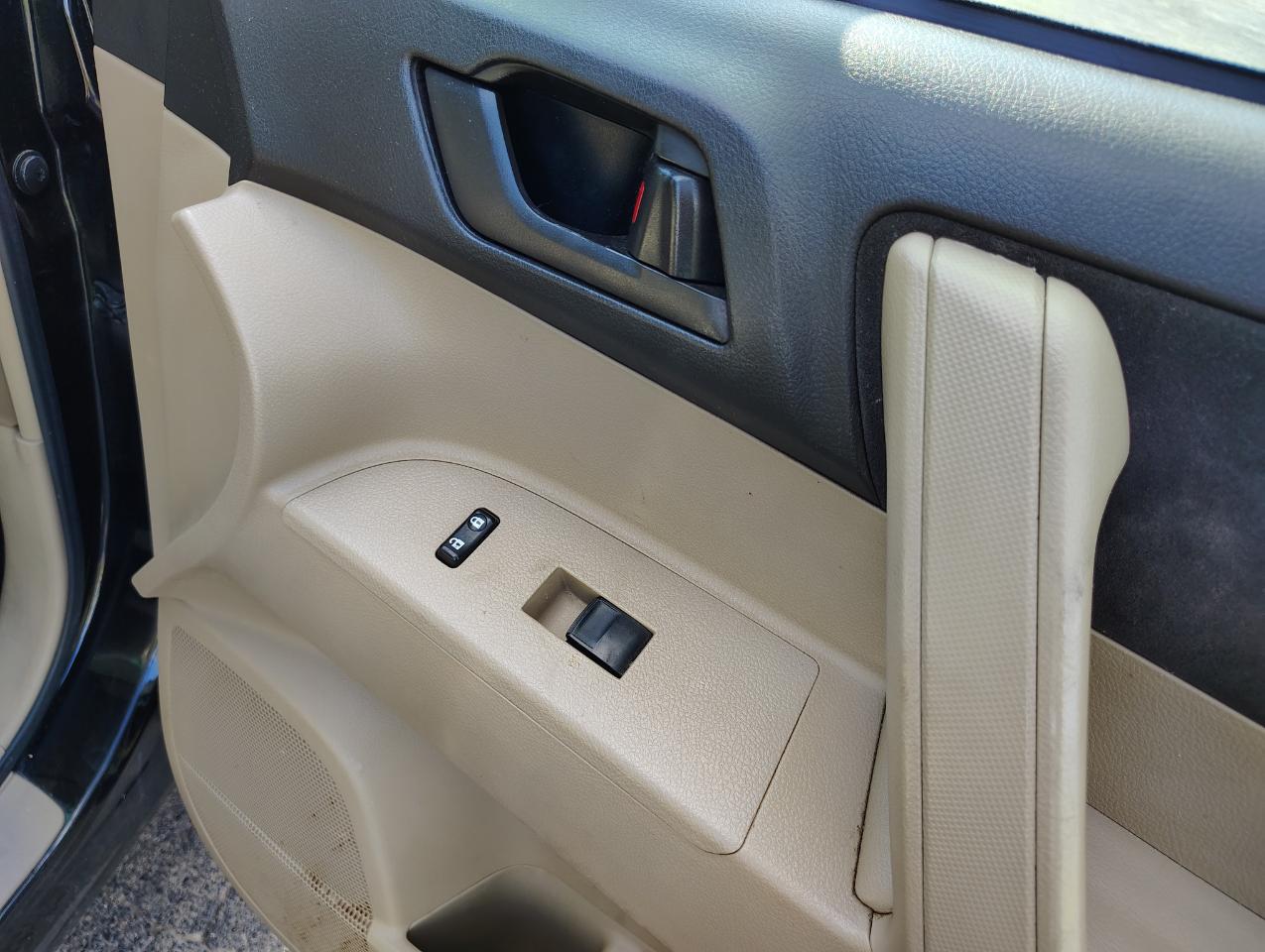 Toyota Highlander Base 4WD 2009