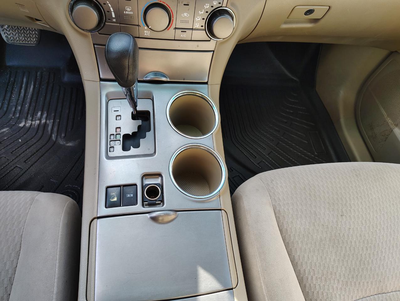 Toyota Highlander Base 4WD 2009