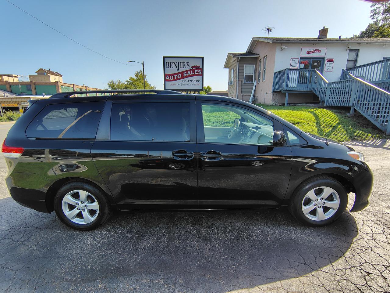 Toyota Sienna LE FWD 8-Passenger V6 2014