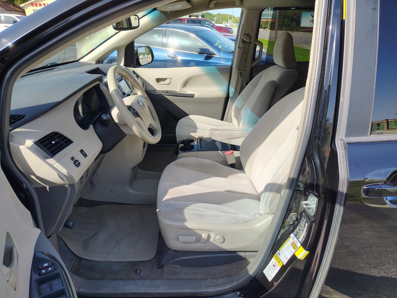 Toyota Sienna LE FWD 8-Passenger V6 2014