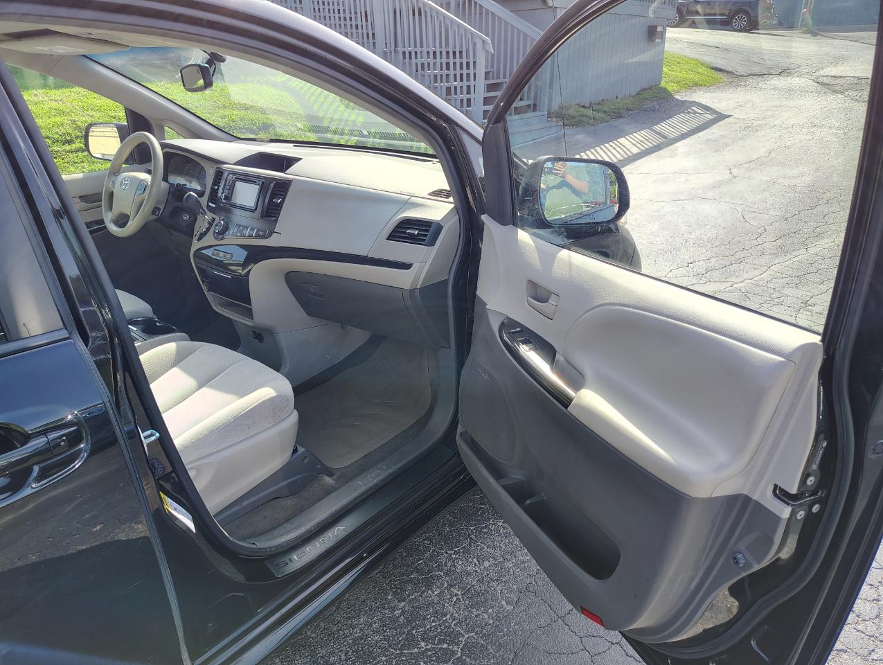 Toyota Sienna LE FWD 8-Passenger V6 2014