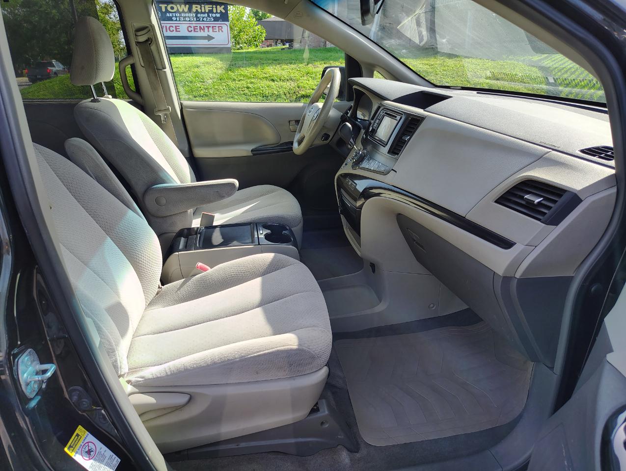 Toyota Sienna LE FWD 8-Passenger V6 2014