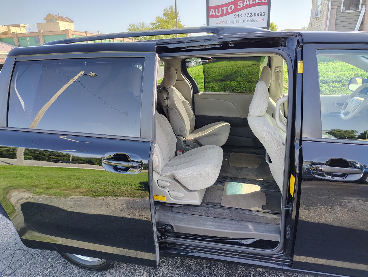 Toyota Sienna LE FWD 8-Passenger V6 2014