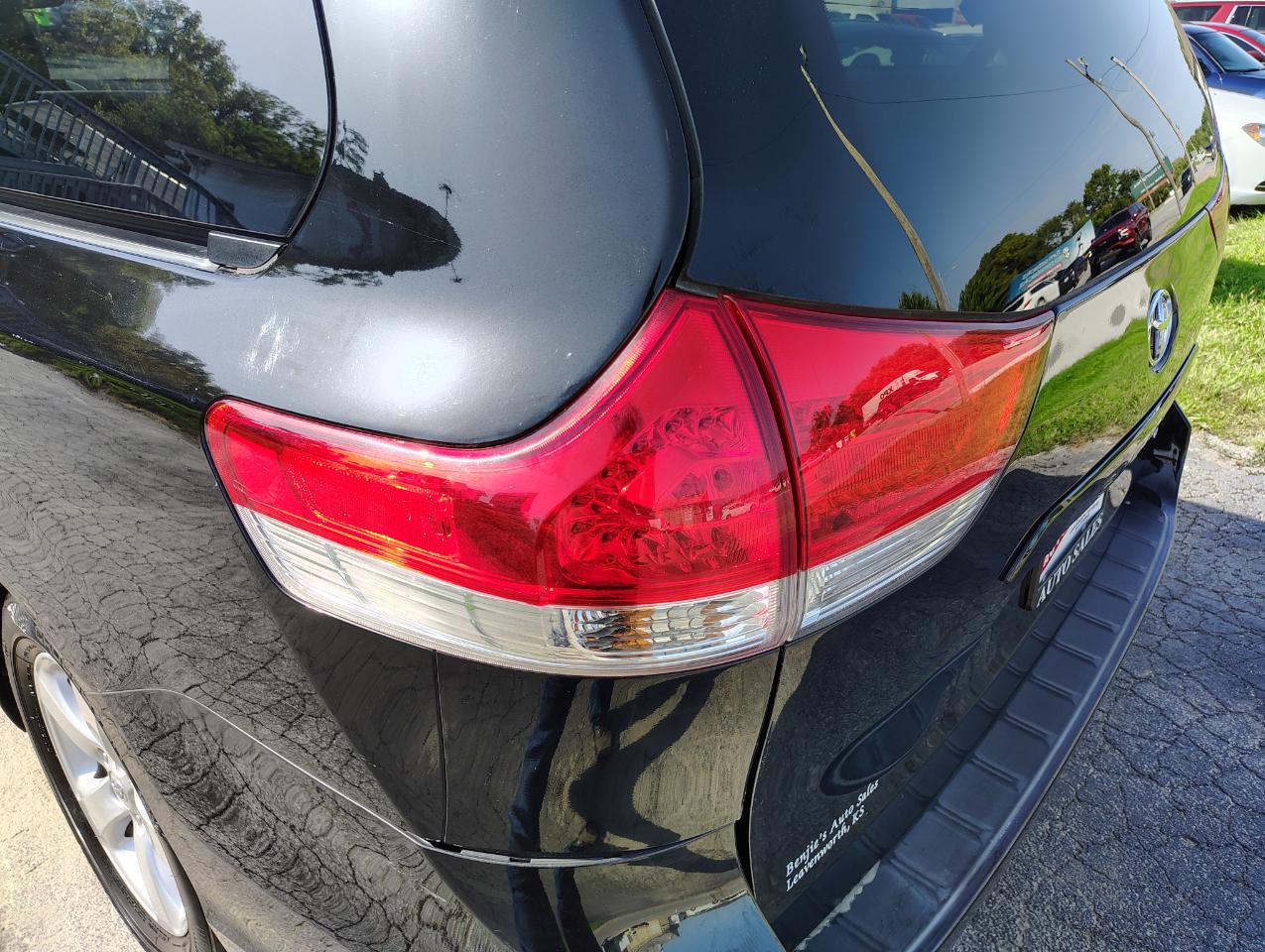 Toyota Sienna LE FWD 8-Passenger V6 2014