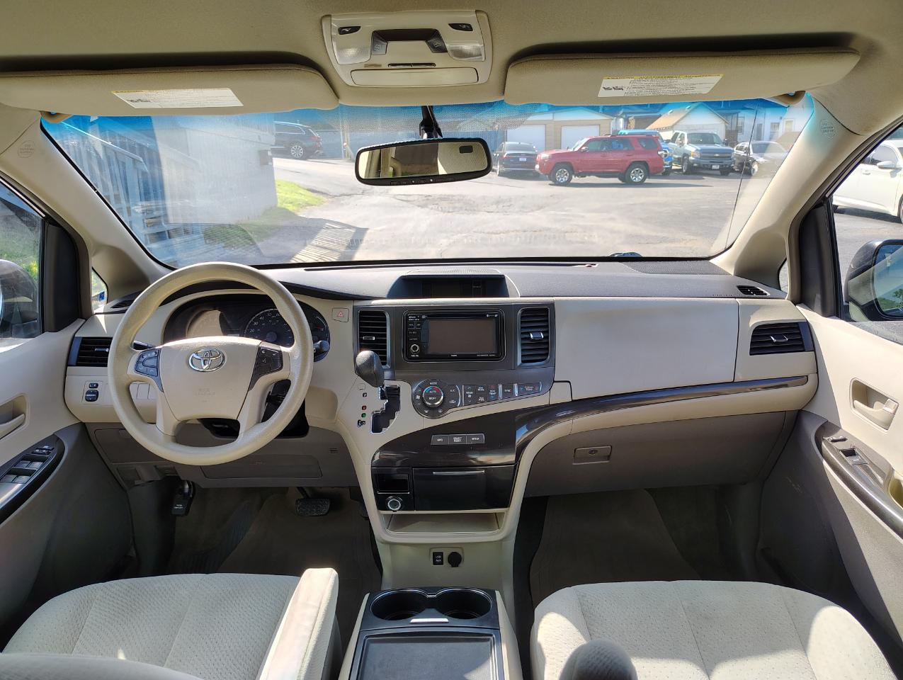 Toyota Sienna LE FWD 8-Passenger V6 2014