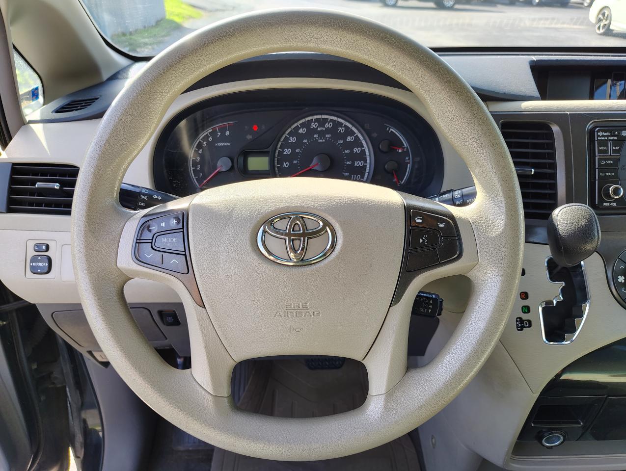 Toyota Sienna LE FWD 8-Passenger V6 2014