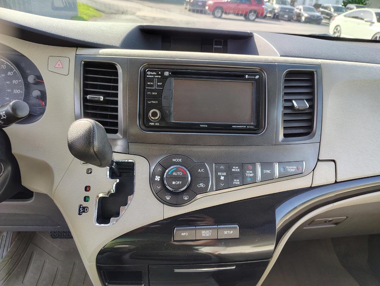 Toyota Sienna LE FWD 8-Passenger V6 2014