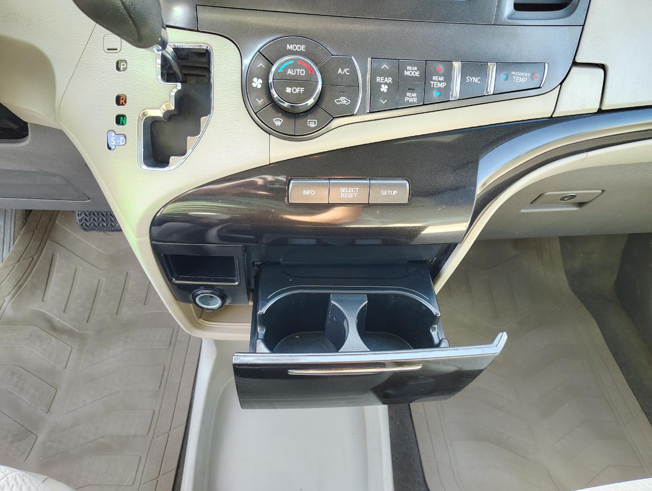 Toyota Sienna LE FWD 8-Passenger V6 2014