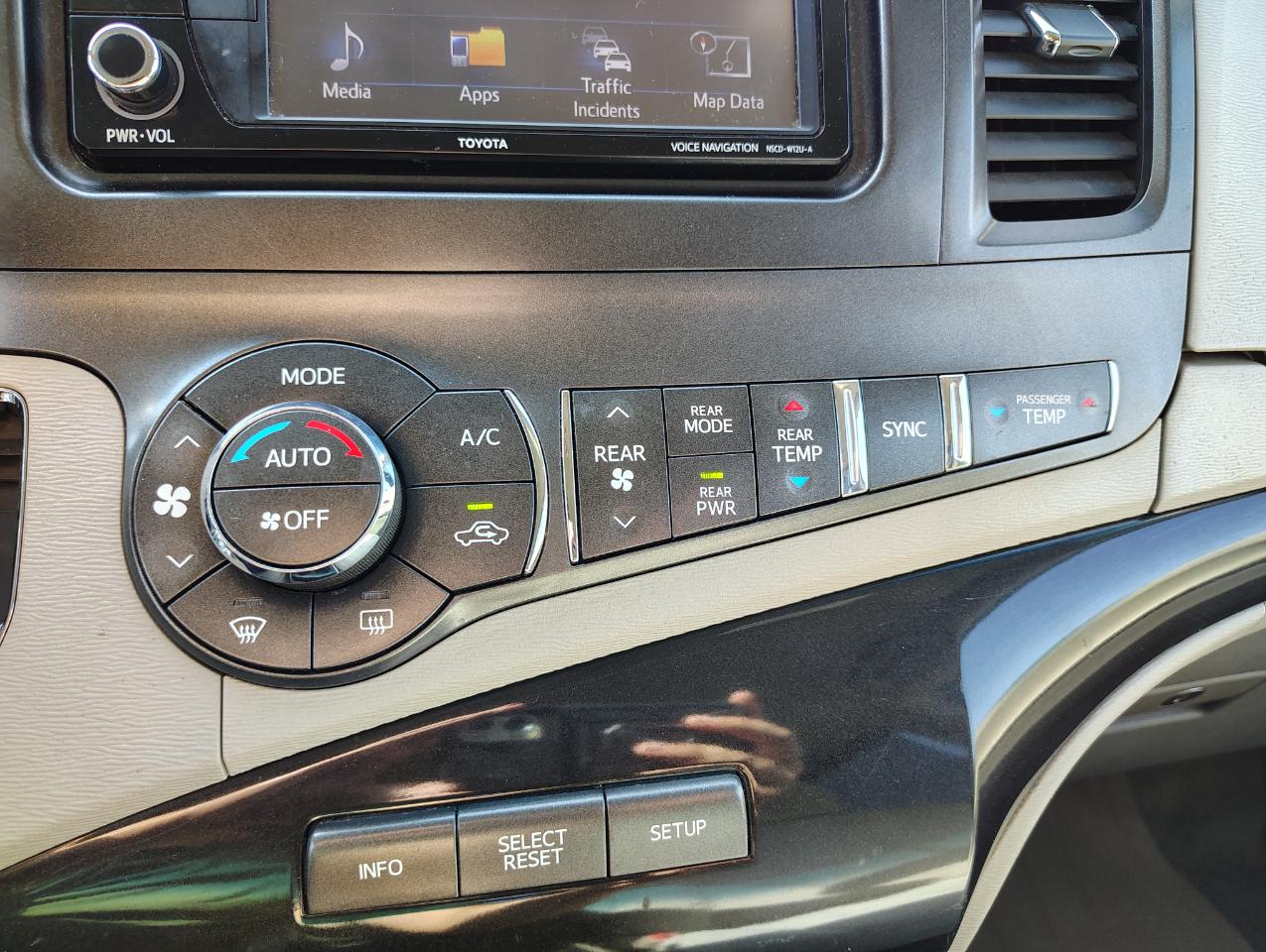 Toyota Sienna LE FWD 8-Passenger V6 2014