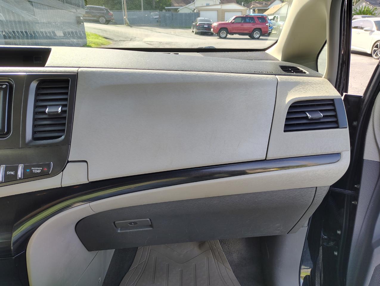 Toyota Sienna LE FWD 8-Passenger V6 2014