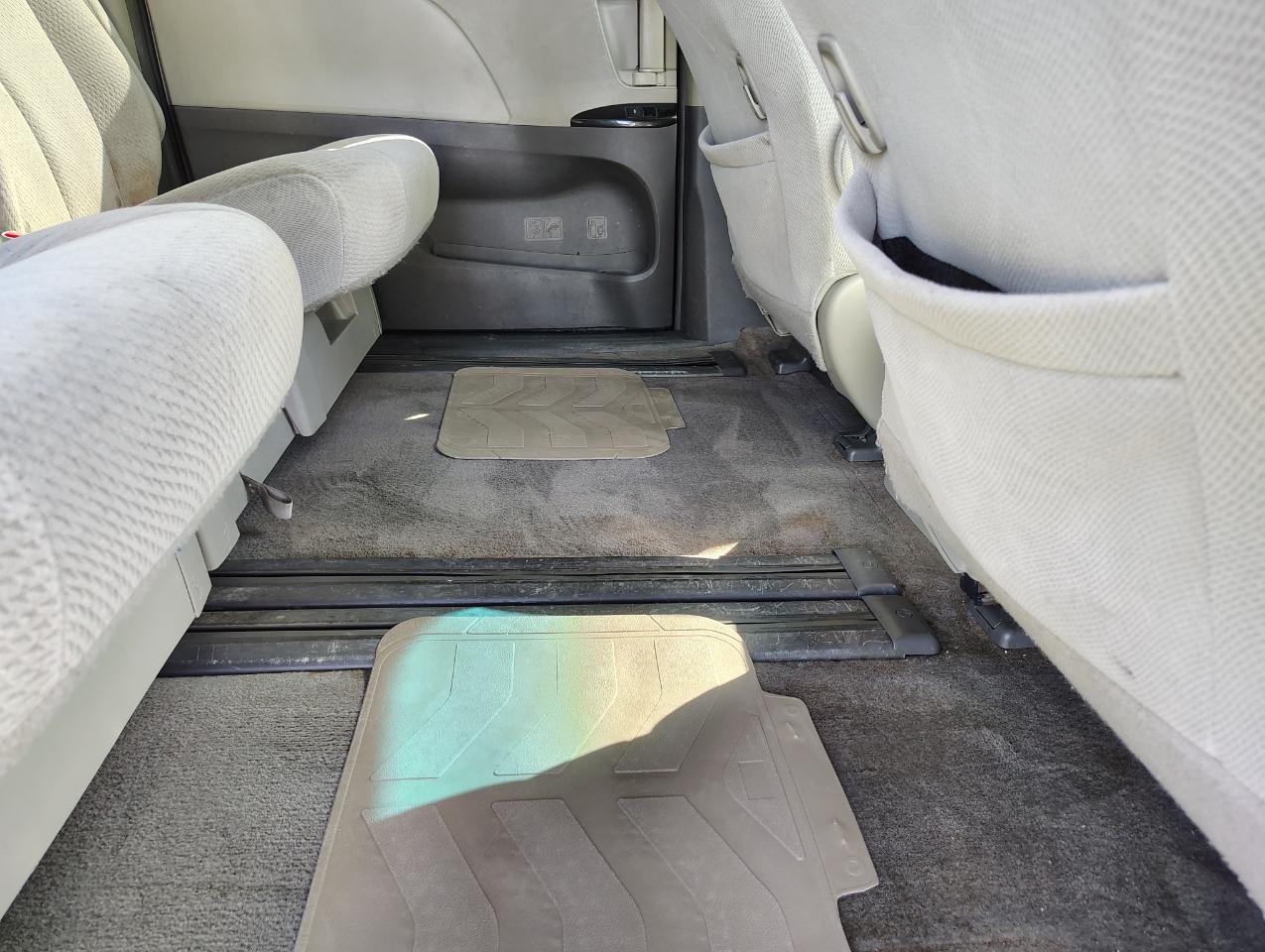 Toyota Sienna LE FWD 8-Passenger V6 2014