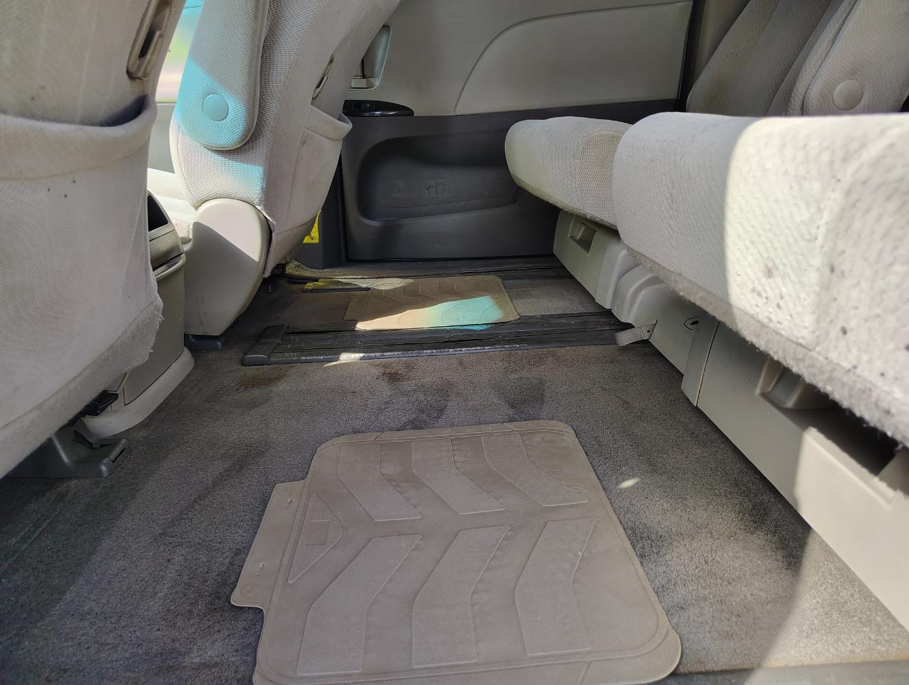 Toyota Sienna LE FWD 8-Passenger V6 2014