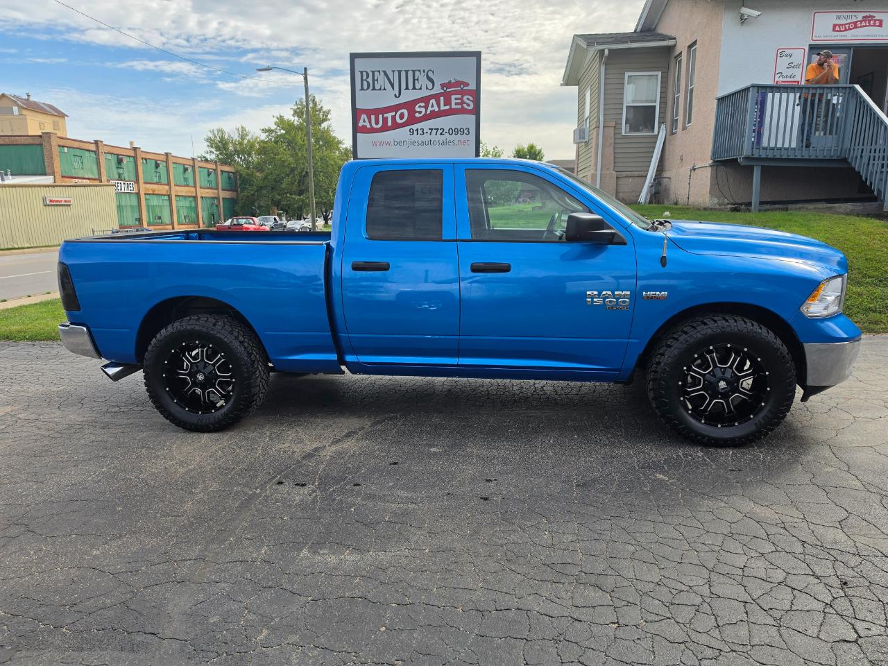 RAM 1500 Classic Tradesman Quad Cab 4WD 2020
