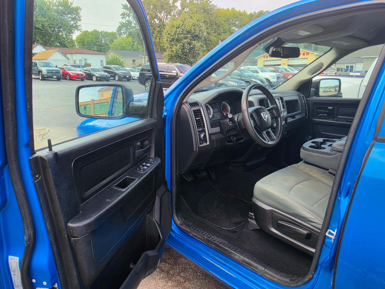 RAM 1500 Classic Tradesman Quad Cab 4WD 2020