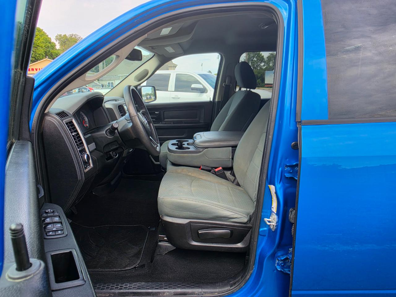 RAM 1500 Classic Tradesman Quad Cab 4WD 2020