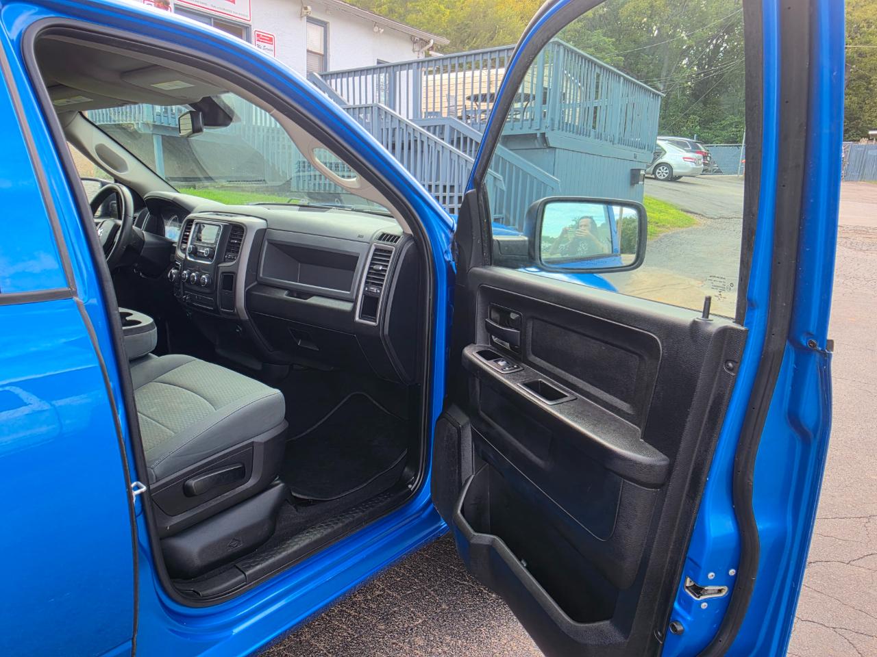 RAM 1500 Classic Tradesman Quad Cab 4WD 2020
