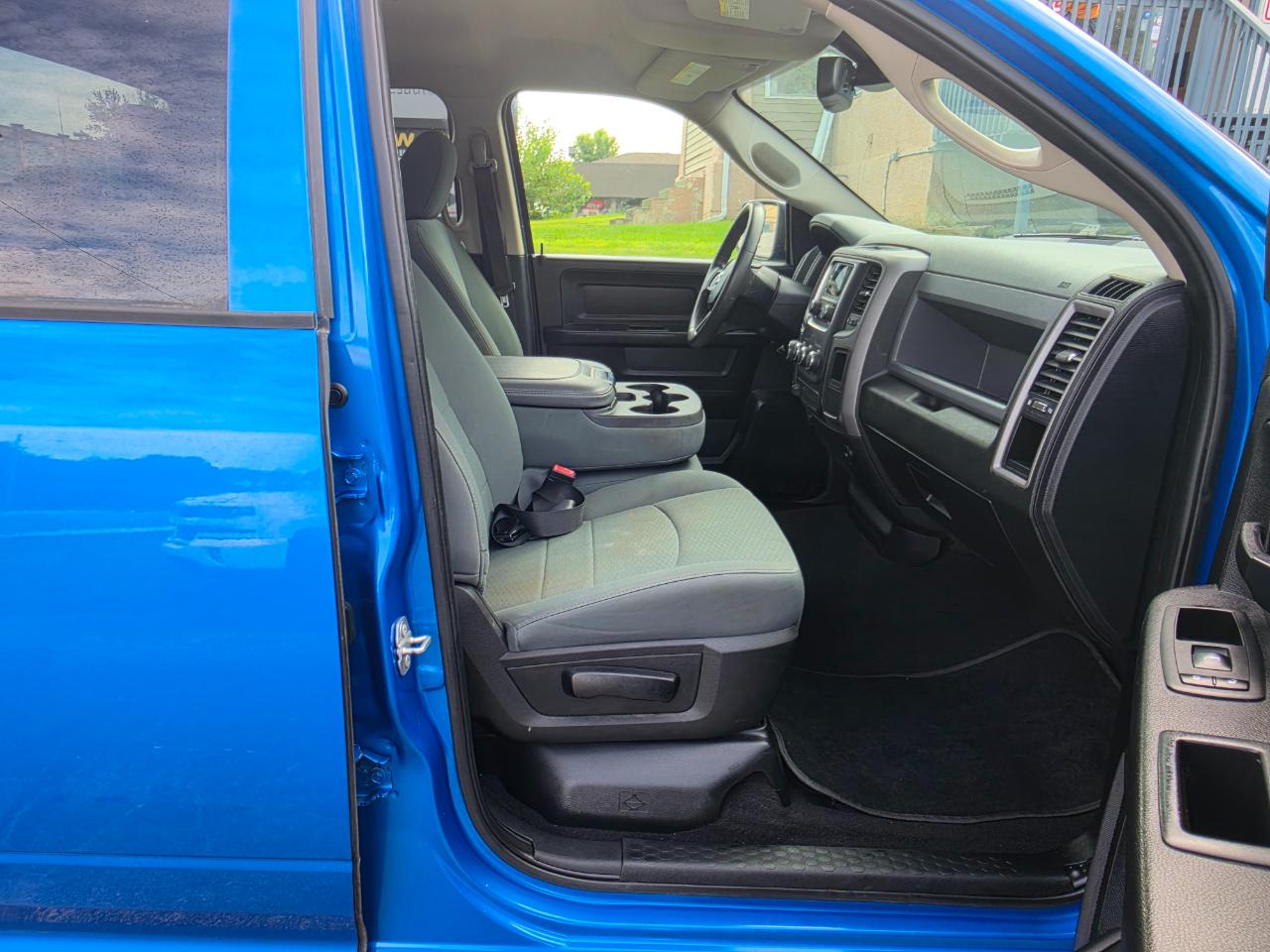 RAM 1500 Classic Tradesman Quad Cab 4WD 2020