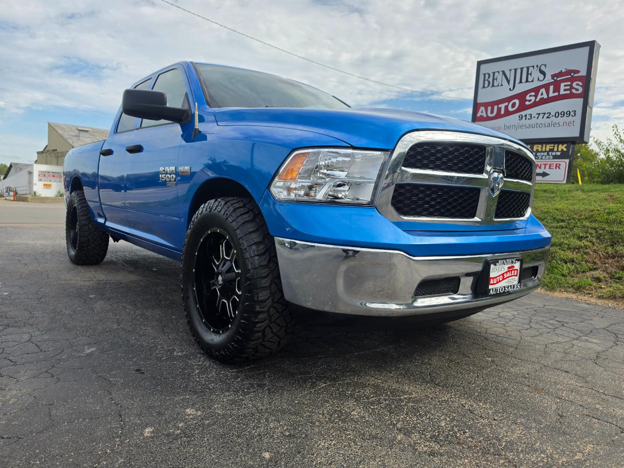 RAM 1500 Classic Tradesman Quad Cab 4WD 2020