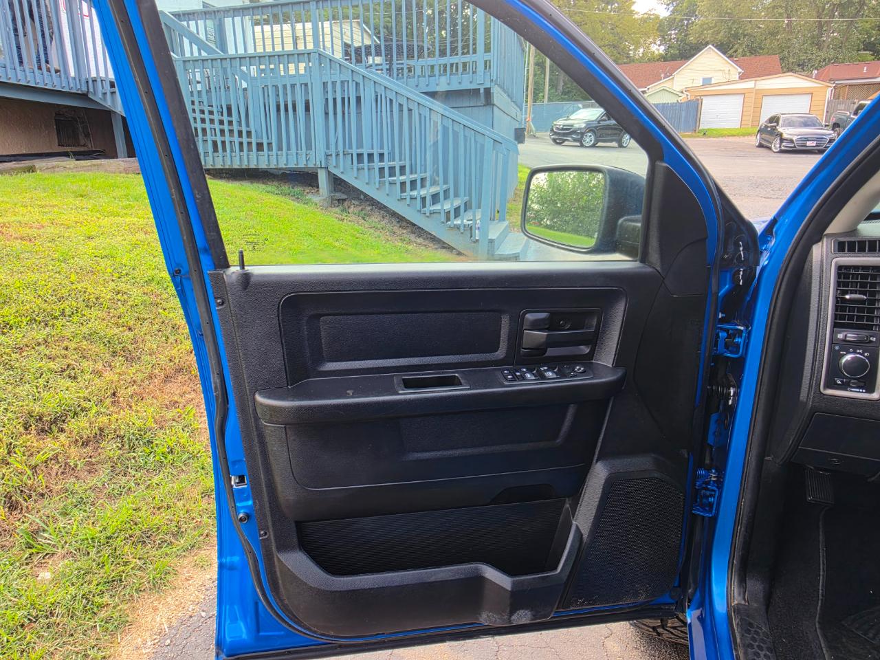 RAM 1500 Classic Tradesman Quad Cab 4WD 2020