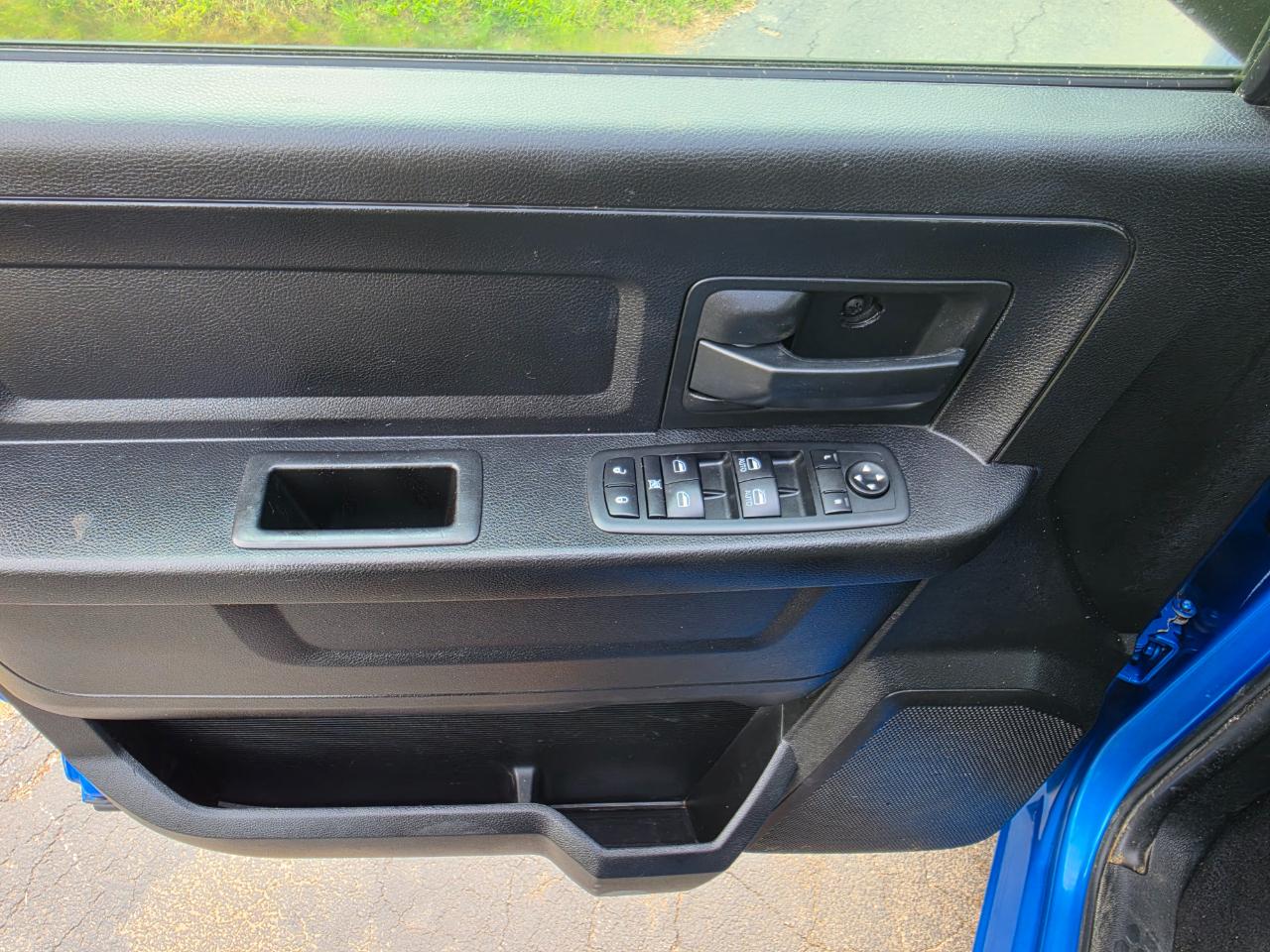 RAM 1500 Classic Tradesman Quad Cab 4WD 2020