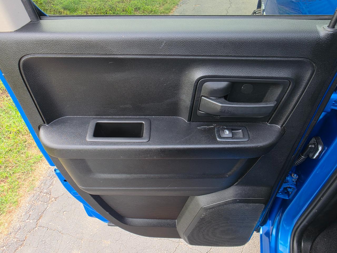 RAM 1500 Classic Tradesman Quad Cab 4WD 2020