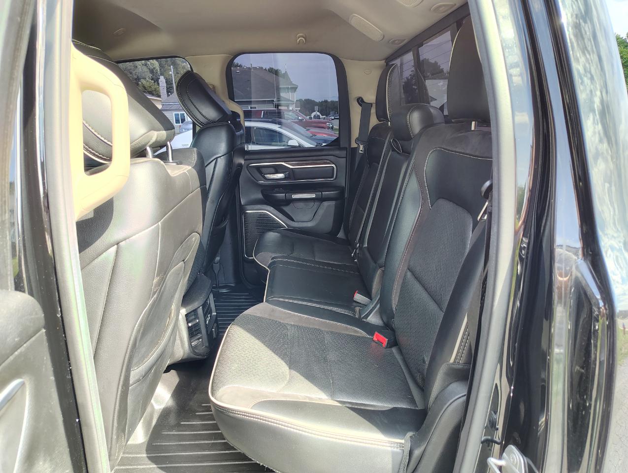 RAM 1500 Laramie Quad Cab 4WD 2019