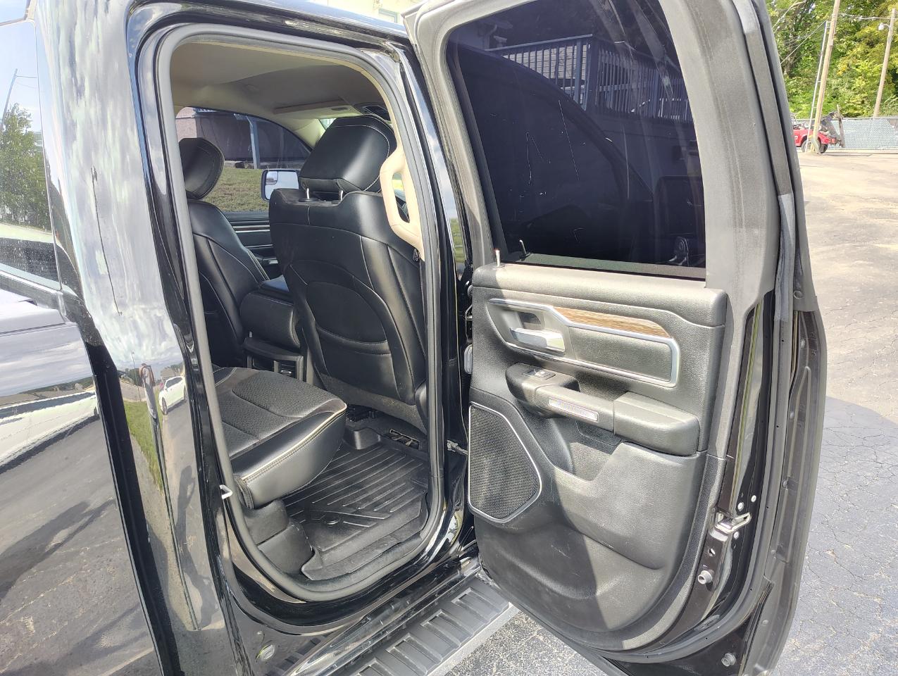 RAM 1500 Laramie Quad Cab 4WD 2019