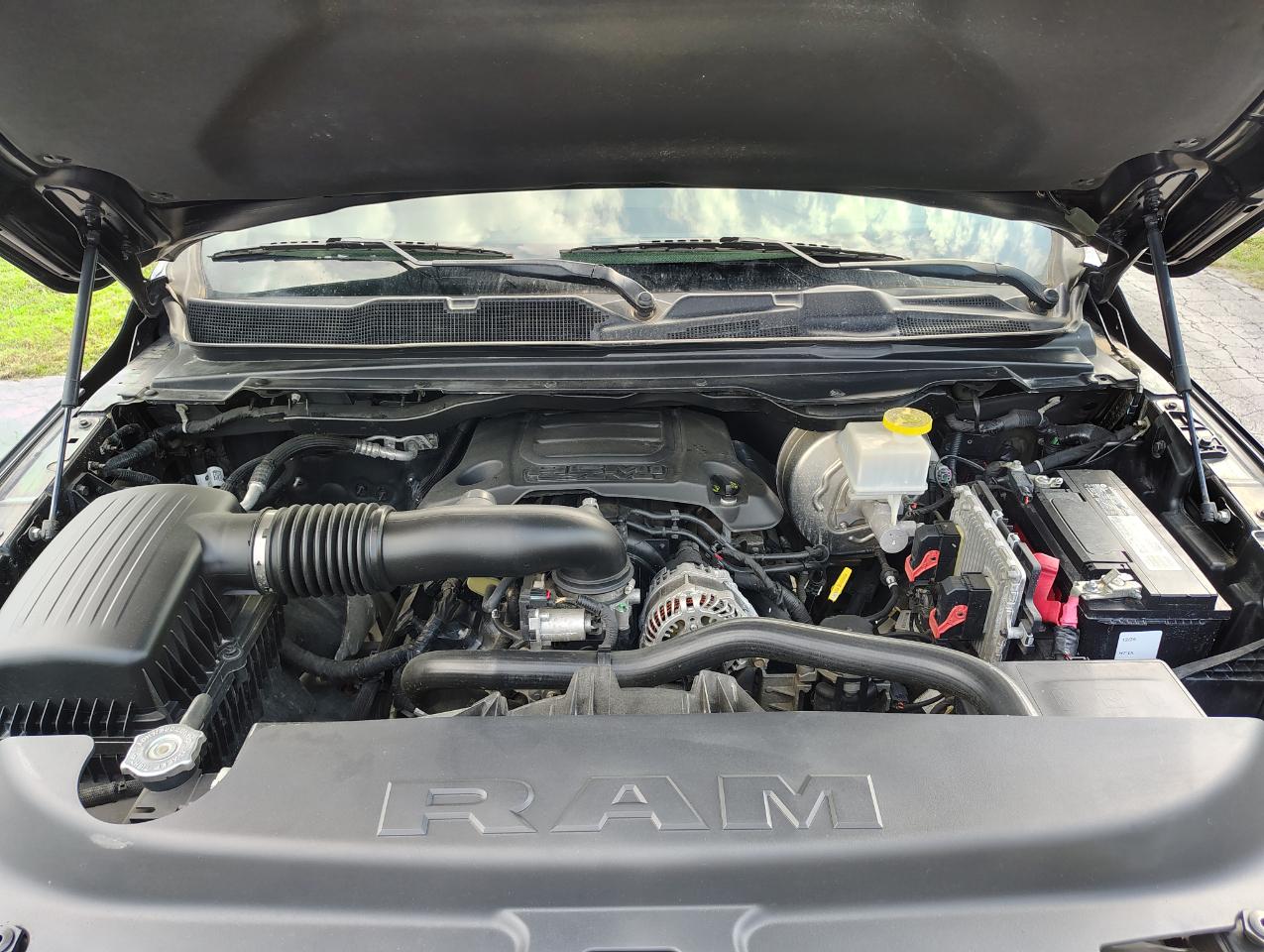 RAM 1500 Laramie Quad Cab 4WD 2019